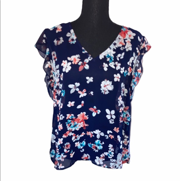 Liz Claiborne Tops - Liz Claiborne floral blouse